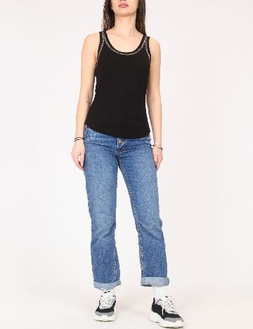 Maiou River Island, negru