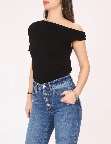 Body River Island, negru