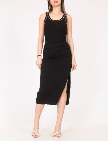 Fusta River Island, negru