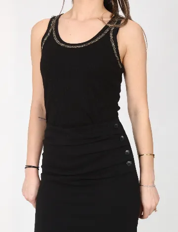 Fusta River Island, negru