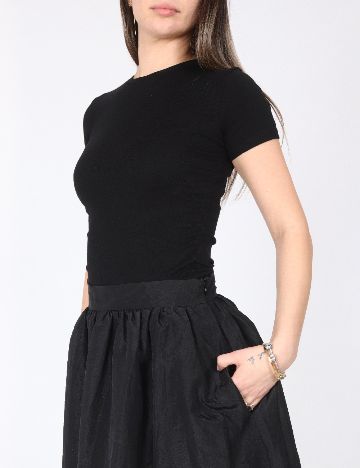 Fusta River Island, negru