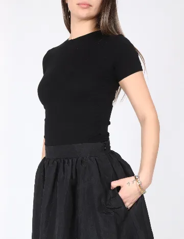 Fusta River Island, negru