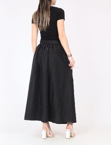 Fusta River Island, negru