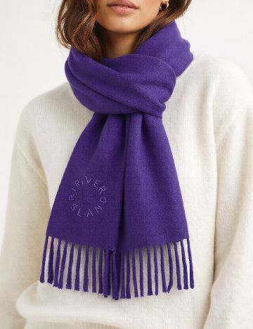 Fular River Island, mov