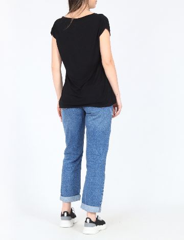 Maiou River Island, negru