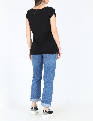 Maiou River Island, negru