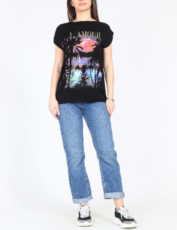 Maiou River Island, negru