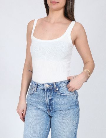 Body River Island, alb