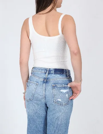 Body River Island, alb