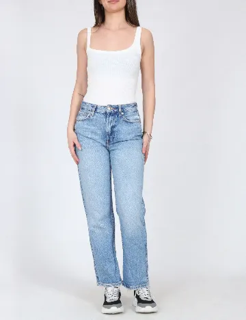 Body River Island, alb