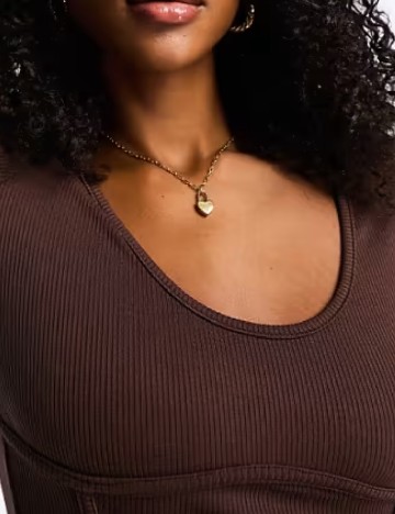 Top Wednesday's Girl, maro