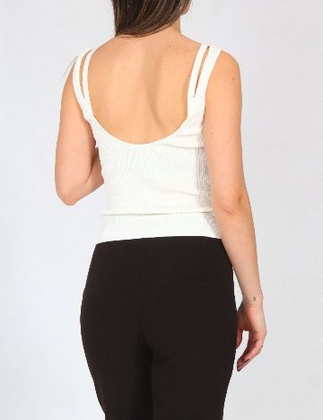 Maiou River Island, alb