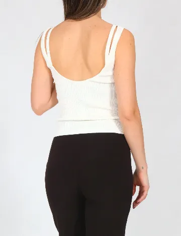 Maiou River Island, alb