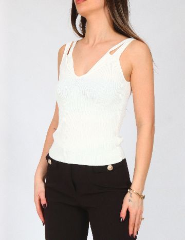 Maiou River Island, alb