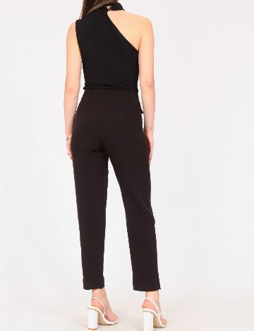 Body River Island, negru