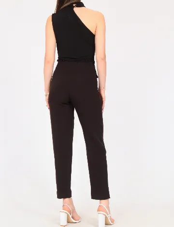 Body River Island, negru