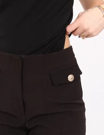 Body River Island, negru