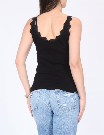 Maiou River Island, negru