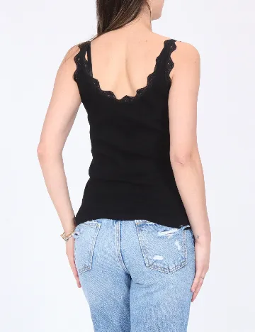 Maiou River Island, negru