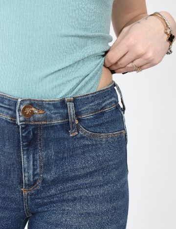 Body River Island, albastru