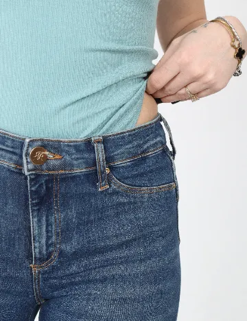 Body River Island, albastru