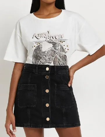 Fusta River Island, negru