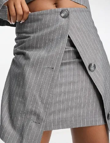 Fusta the frolic, gri