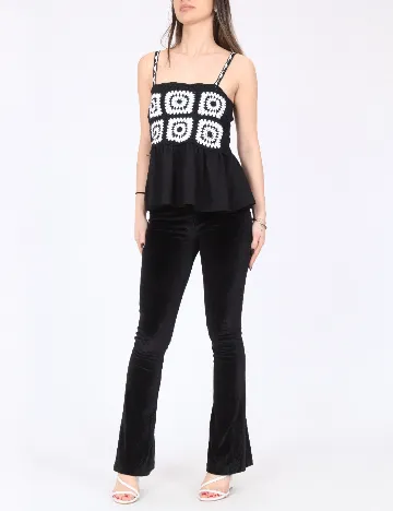 Maiou River Island, negru