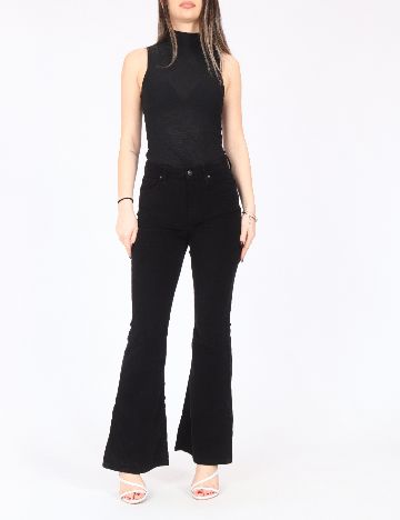 Body River Island, negru