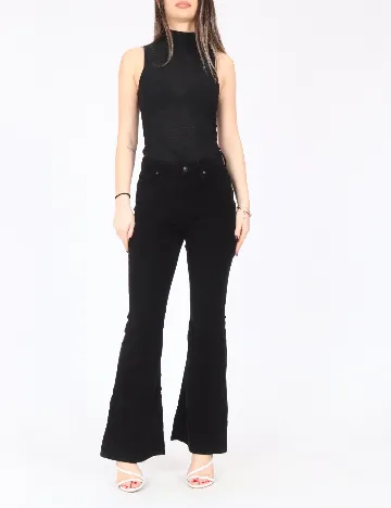 Body River Island, negru