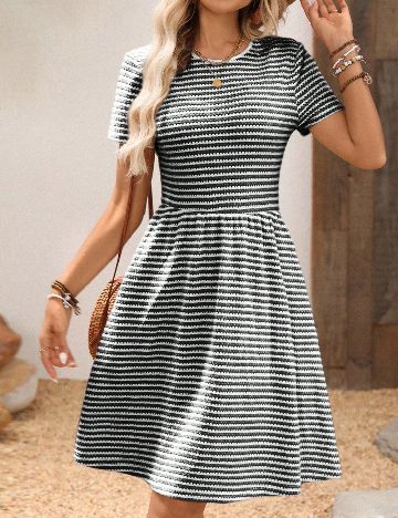 Rochie scurta Emery Rose, alb/negru