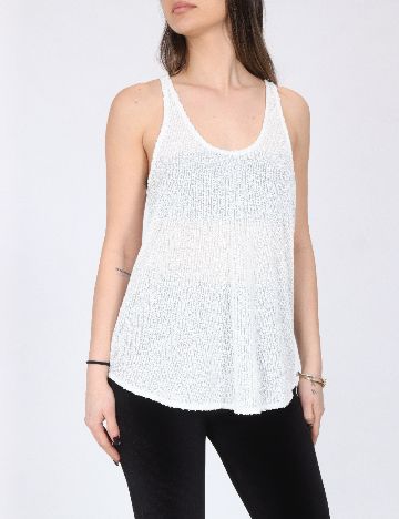 Maiou River Island, alb