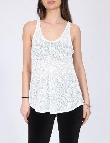 Maiou River Island, alb