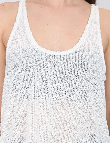 Maiou River Island, alb