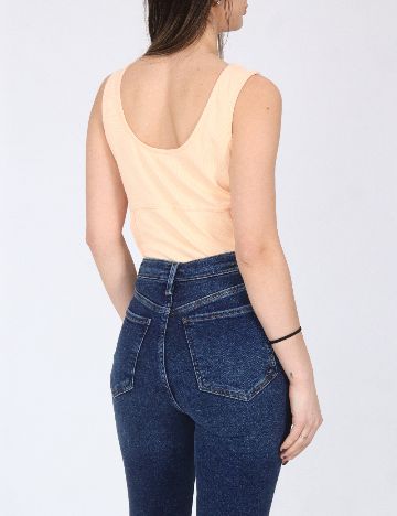 Body River Island, piersica