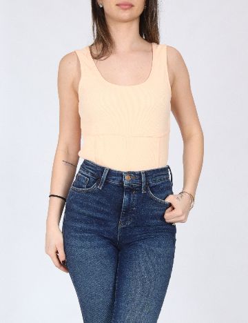 Body River Island, piersica