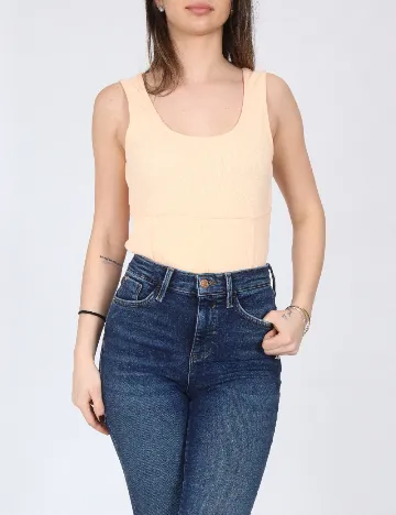 Body River Island, piersica