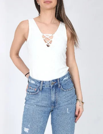 Body River Island, alb