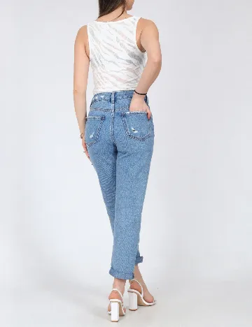 Body River Island, alb