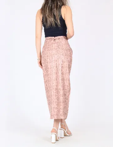 Fusta River Island, roz