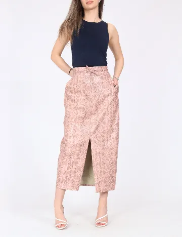 Fusta River Island, roz