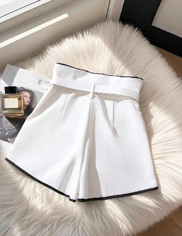 Pantaloni scurti SHEIN, alb