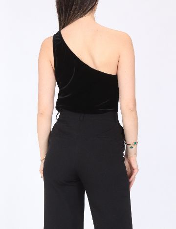 Body River Island, negru