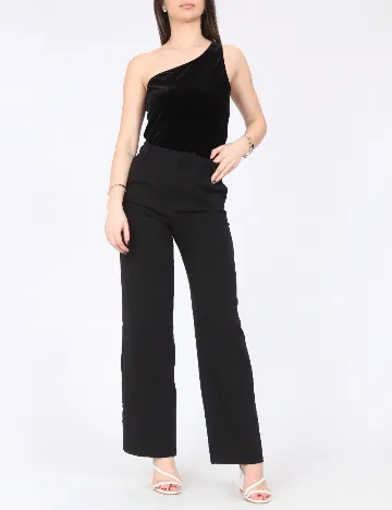 Body River Island, negru