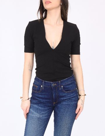 Body River Island, negru