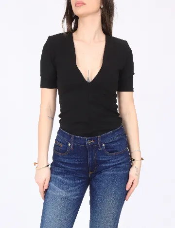 Body River Island, negru