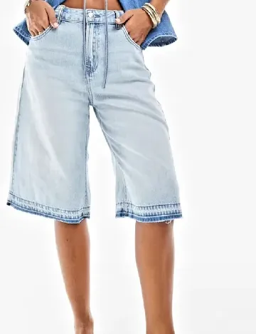 Pantaloni scurti Stradivarius, albastru