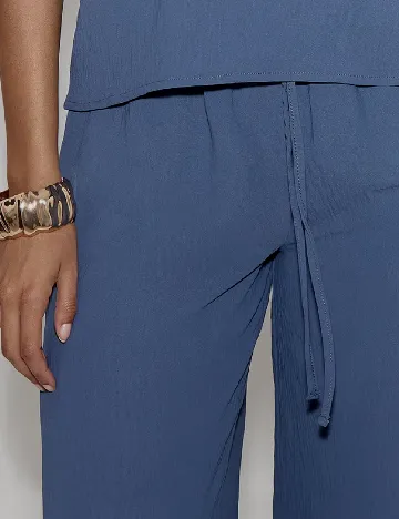 Pantaloni PrettyLittleThing, albastru