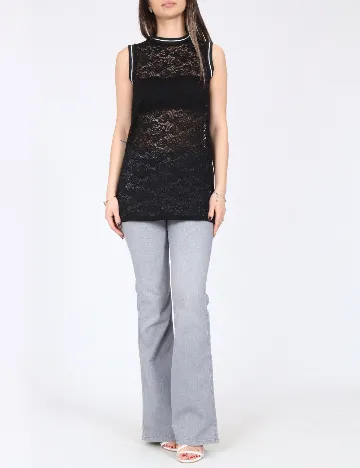 Maiou River Island, negru