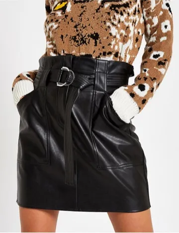 Fusta River Island, negru